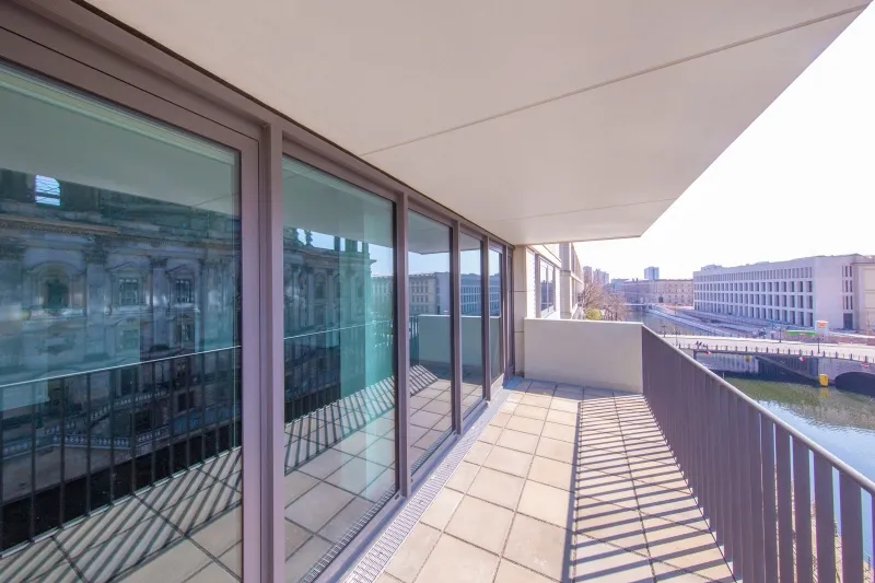 4 Zi-Whg 2 Balkone EBK Aufzug Concierge TG gg vom Humboldtforum (5.1) — photo 1